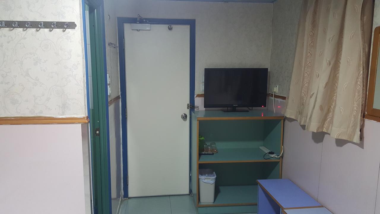 קוולון Wing Wah Hostel מראה חיצוני תמונה